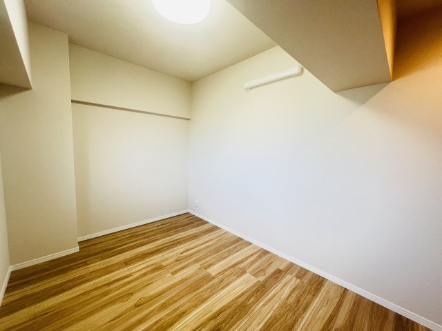 ライオンズマンション志真志の洋室|明るい洋室です