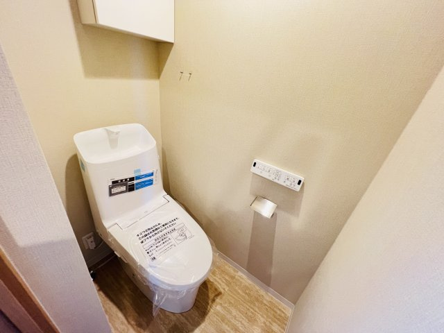ライオンズマンション志真志のトイレ|落ち着いた色調のトイレです