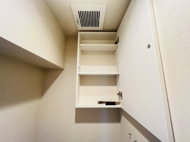 ライオンズマンション志真志の玄関|収納もある玄関です