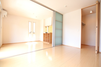 【洋室6帖】　ウォークインクローゼット付きのお部屋★