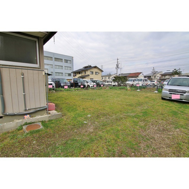 敷島町7丁目貸家　の駐車場
