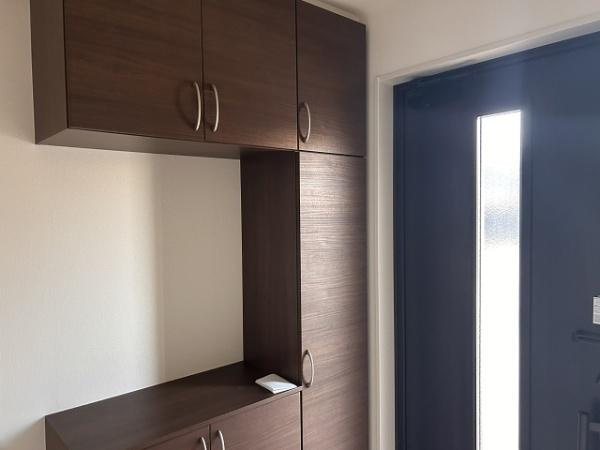 北葛城郡広陵町三吉　一戸建の玄関|■現地撮影写真■玄関には大容量シューズボックを完備！