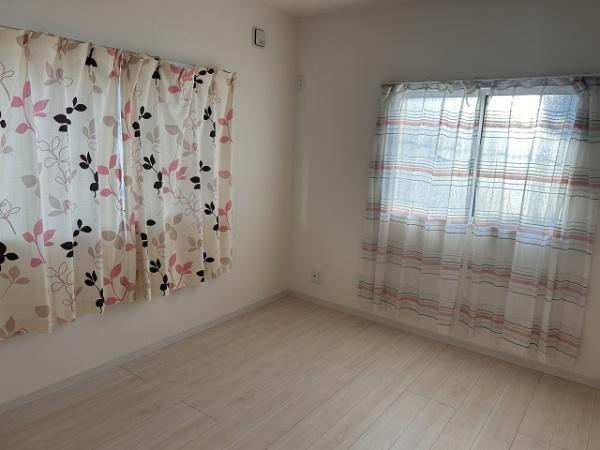 北葛城郡広陵町三吉　一戸建の洋室|■現地撮影写真■日当たりのよい明るい雰囲気の洋室です！