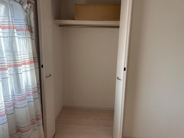 北葛城郡広陵町三吉　一戸建の収納|■現地撮影写真■冬物のコートや小物までたっぷり収納可能！