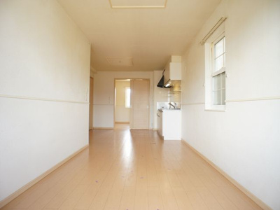 【居間・リビング】 | ブランシェントＡ | 快適に過ごせるエアコンが付いています♪