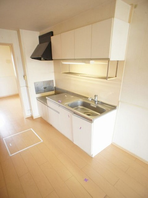 【キッチン】 | ブランシェントＡ | 便利な吊戸棚が付いています♪