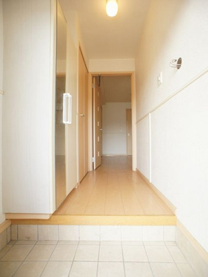 【玄関】 | ブランシェントＡ | 1階玄関！たくさん収納できるシューズボックスが付いています♪