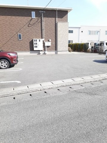 クレール　シャトレーの駐車場