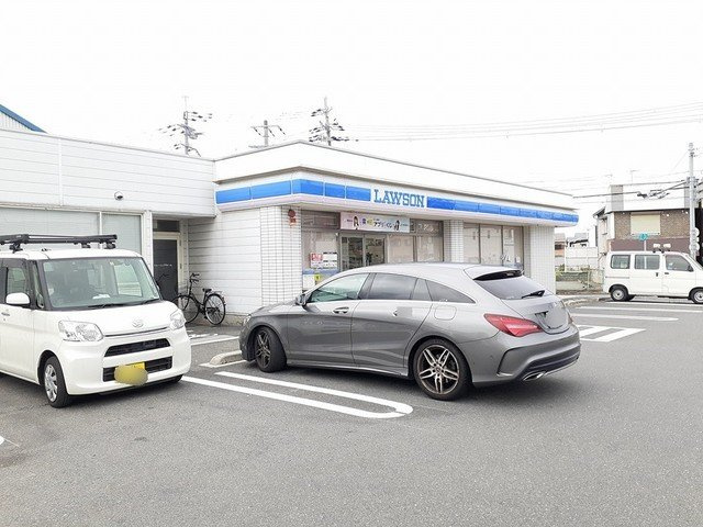 【周辺】 | グレイス小山Ａ | ローソン羽曳野島泉九丁目店まで1121m