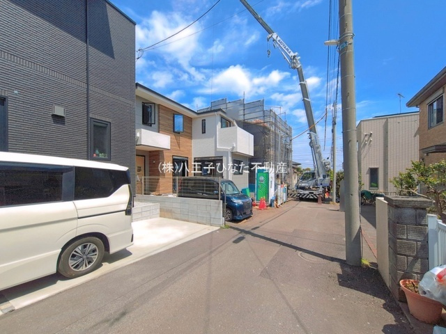 『八王子市新築戸建て』八王子市片倉町616-20【仲介手数料無料】　２２期の前面道路含む現地写真|～仲介手数料無料☆八王子ひなた不動産～八王子市片倉町　新築戸建て