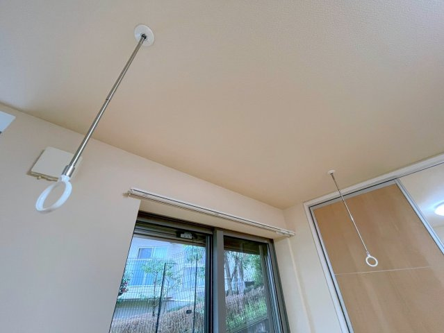サンフラワーの設備|雨の日でも安心の室内物干しフック