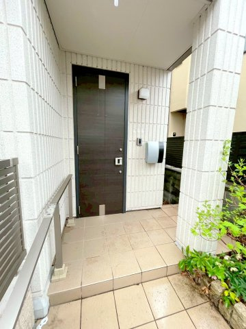 サンフラワーのエントランス|玄関鍵はディンプルキーのＷロックです