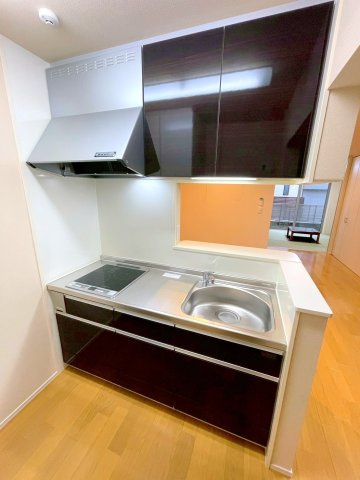 サンフラワーのキッチン|収納豊富なＩＨコンロのシステムキッチン