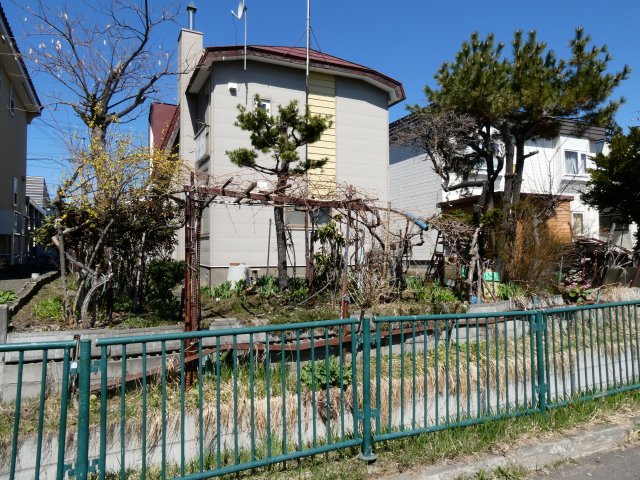 【外観】 | 厚別西4条1丁目 | ※南東側は山本排水(札幌市所有・用悪水路)がございます。南東側の公道へ出入りは出来ません