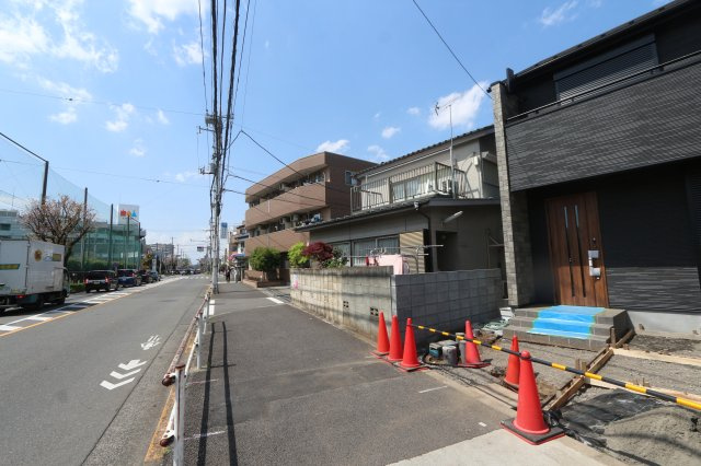 東大和市南街の外観|大型車も駐車可能なカースペース♪