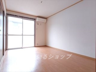 パール有安　Ｃの居間・リビング|エアコン付き