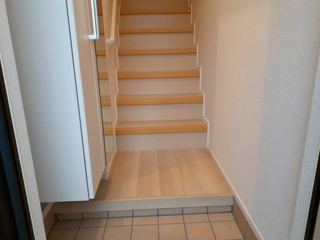 ハイツ門寿の玄関