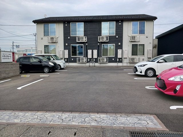 ハイツ門寿の駐車場