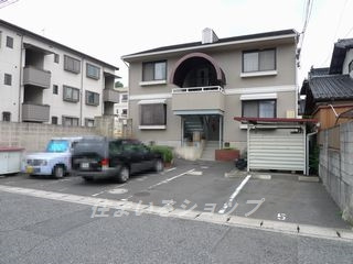 ハウスルビーの駐車場