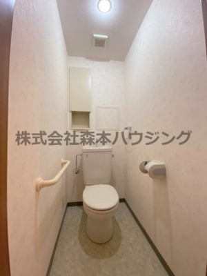 【トイレ】 | 　ベルデュール四條畷 | 落ち着いた色調のトイレです
