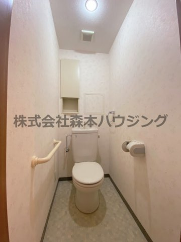 【トイレ】 | 　ベルデュール四條畷 | 落ち着いた色調のトイレです