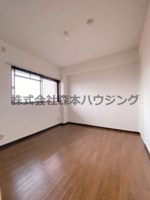 【洋室】 | 　ベルデュール四條畷 | 広々とした洋室です