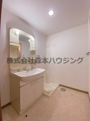 【洗面所】 | 　ベルデュール四條畷 | 忙しい朝には欠かせない洗面所です