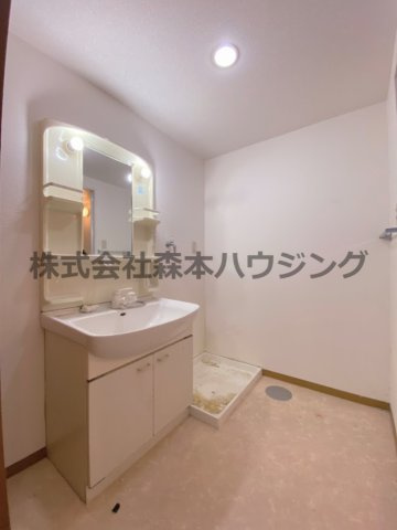 【洗面所】 | 　ベルデュール四條畷 | 忙しい朝には欠かせない洗面所です