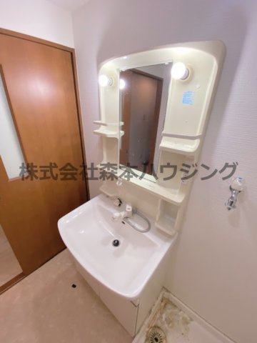 【独立洗面台】 | 　ベルデュール四條畷 | 独立洗面台あり、毎朝おしゃれに忙しい女性の方におすすめです