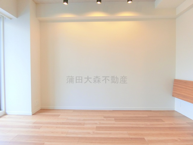 ベルファース大森山王の居間・リビング|洋室8帖