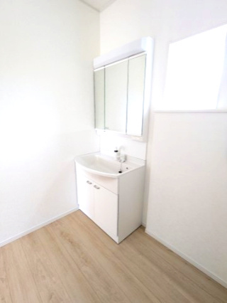 那珂市中台第２の洋室|同施工物件の洋室です。いつかは子供部屋として使いたい...お子様の成長に合わせて机やベッドを配置し将来を見越しての住まいを～