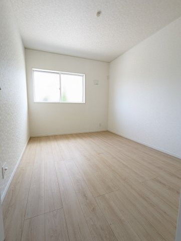 那珂市中台第２の洋室|洋室です。いつかは子供部屋として使いたい...お子様の成長に合わせて机やベッドを配置し将来を見越しての住まいを～