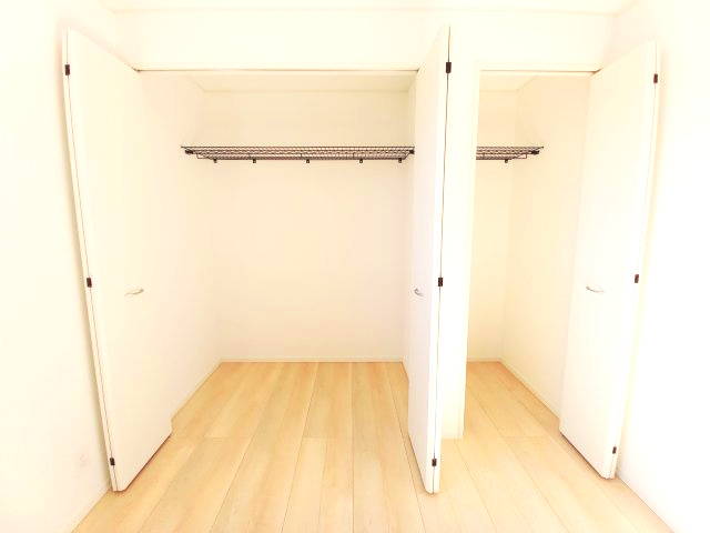 那珂市中台第２の収納|同施工物件の収納です。各お部屋に収納があり、お部屋がすっきりとお使いいただけます。