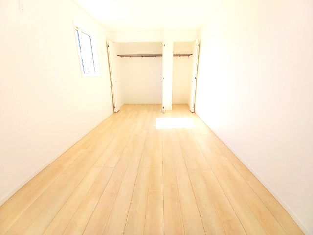 那珂市中台第２の洋室|同施工物件の洋室です。木の温もりがナチュラルで窓から差し込む優しい光にぴったりの空間プライベート空間が楽しめます～！