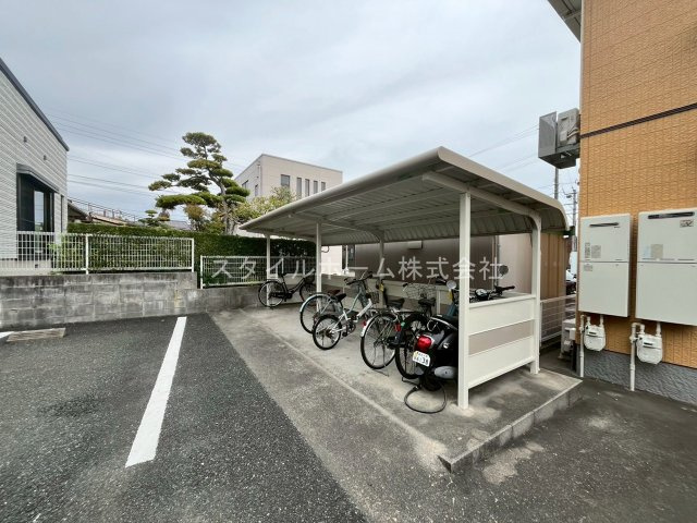グランシード三ノ輪Cの駐車場