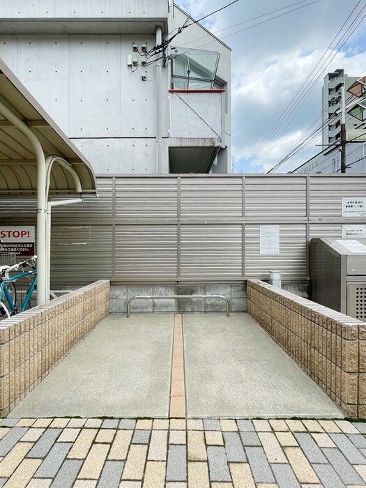 オアーゼの駐車場
