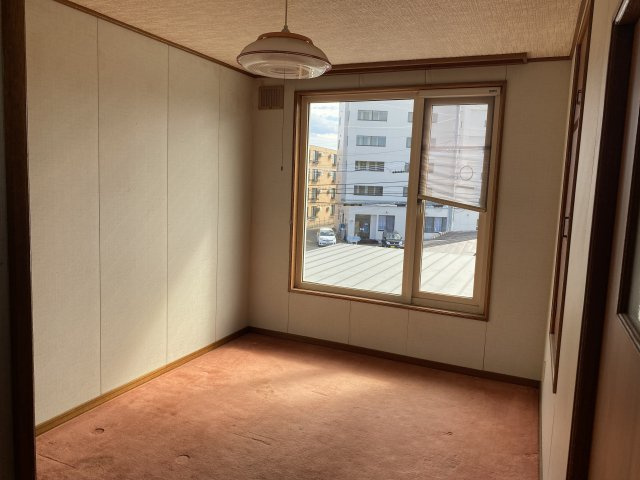 網走市潮見2丁目8-10中古住宅の洋室