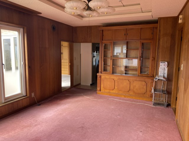 網走市潮見2丁目8-10中古住宅の居間・リビング