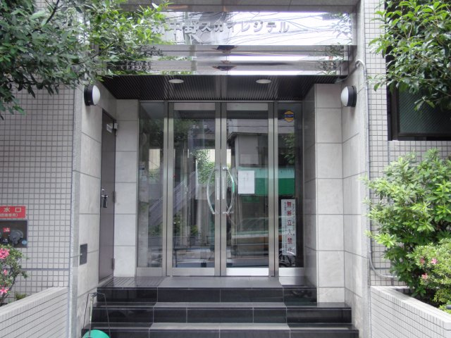 新中野スカイレジテルのエントランス|清潔なエントランスです