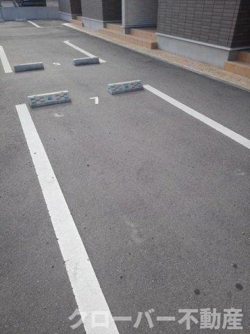 ルーベル宇多津Ａの駐車場