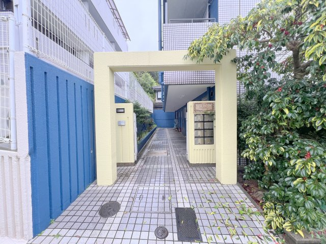 シティパレス21生駒俵口町パート1のエントランス