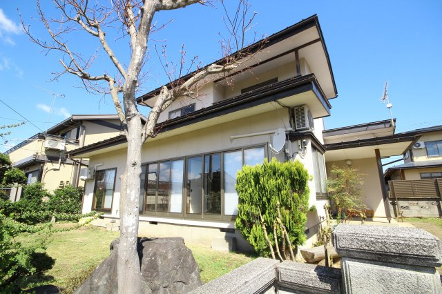 高畠町高畠　二階建て中古住宅　