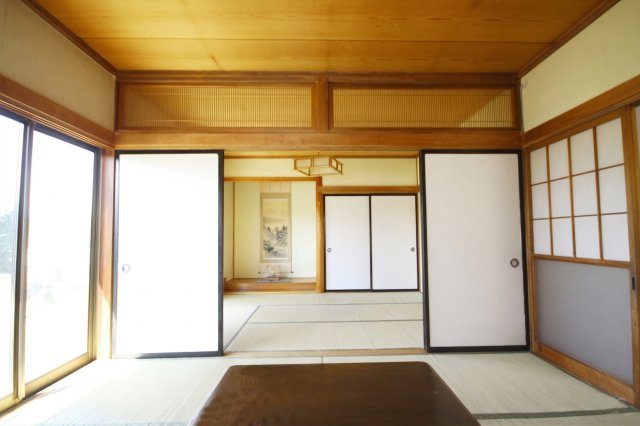 高畠町高畠　二階建て中古住宅　の居間・リビング|１階