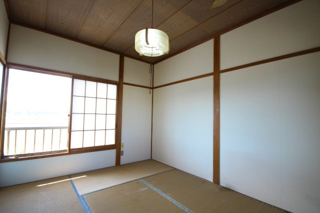 高畠町高畠　二階建て中古住宅　の和室|２階