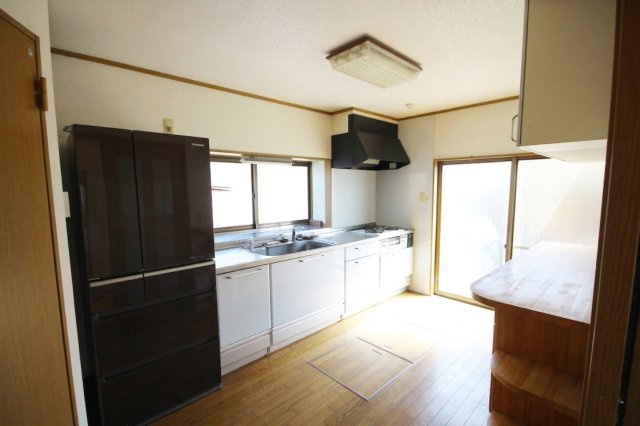 高畠町高畠　二階建て中古住宅　のキッチン