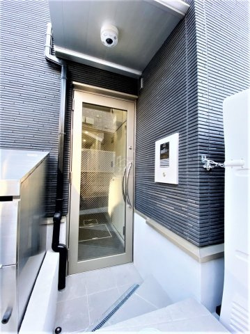 練馬区小竹町１丁目のアパートのエントランス