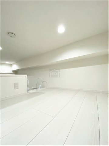 練馬区小竹町１丁目のアパートの寝室|カギ穴の複雑なディンプルキー。セキュリティー面でご安心いただける設備です。