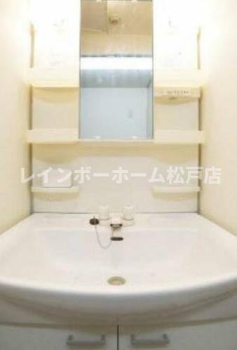 【仲介手数料：50％OFF】対象物件！の洗面所|忙しい朝には欠かせない洗面所です
