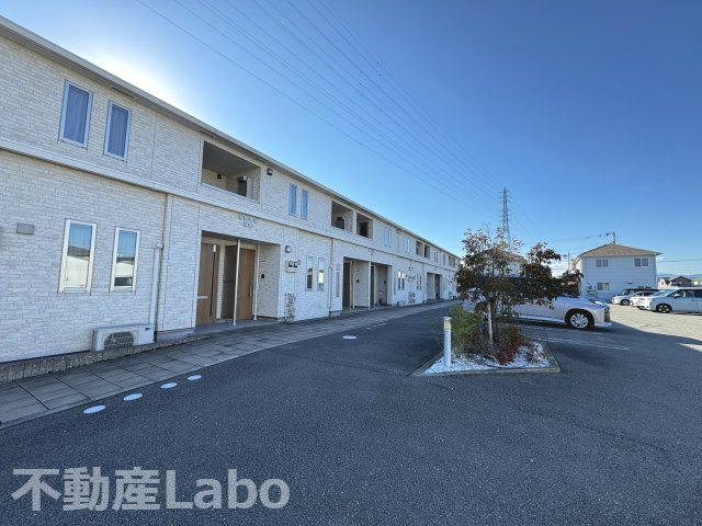 イマジン春日の駐車場