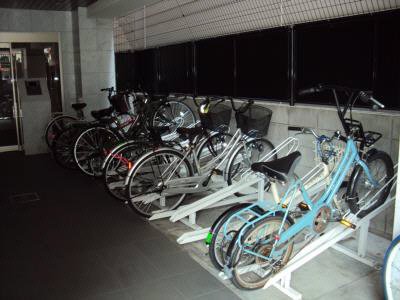 CASA FLUENTE（カーサフルエンテ）の駐車場|駐輪場